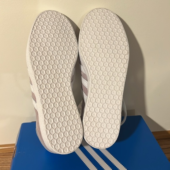 Adidas Gazelles - Women’s size 7.5 - Picture 4 of 4